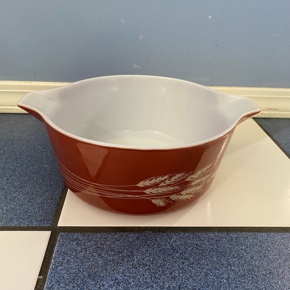Pyrex Autumn Harvest round casserole dish - Picture 2 of 3